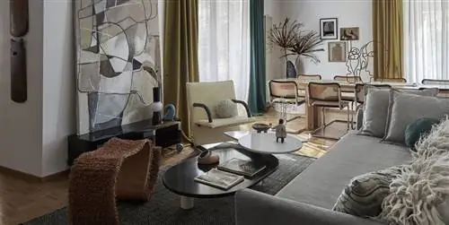 Квартира площадью 100 м2 с винтажным шармом и множеством произведений искусства