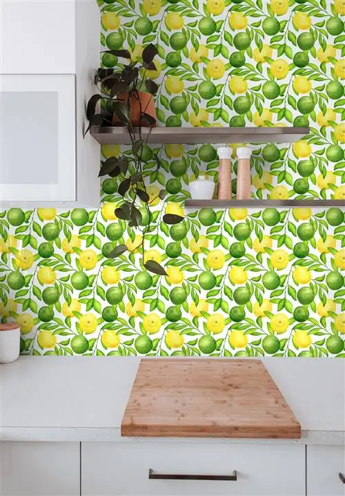 кухня с лимонными обоями