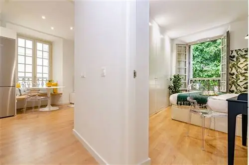 коридор, открытый в спальню и столовую