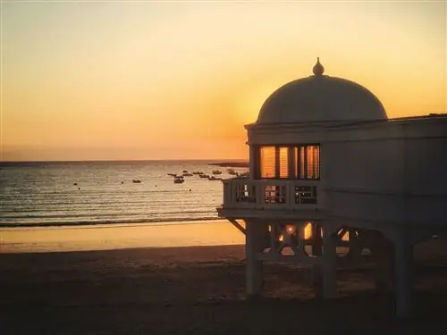 лучшие закаты в испании в автодоме и кемпере van la caleta beach cadiz