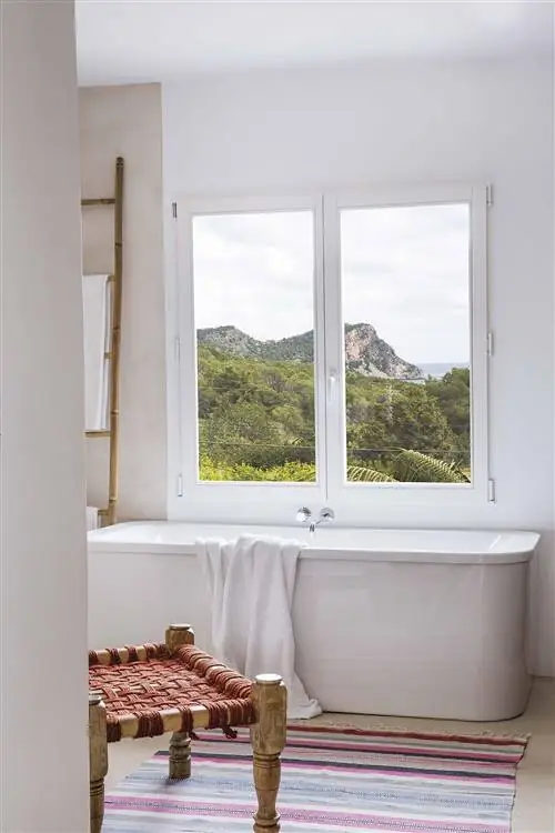 дом на ибице де вирджиния внук цемент ванная комната с ванной