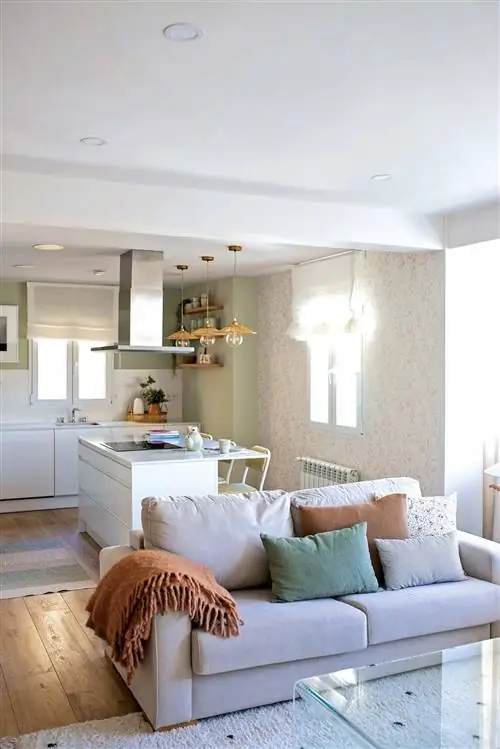 квартира в мадриде отремонтированная кухня открыта в гостиную