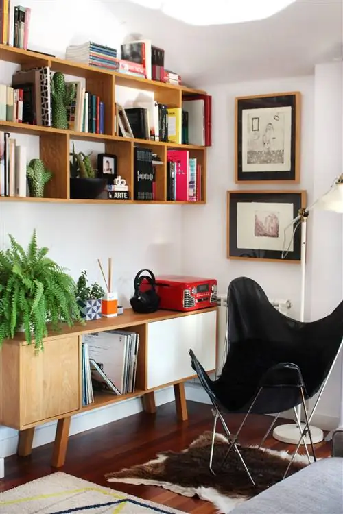 гостиная в скандинавском стиле с креслом-бабочкой