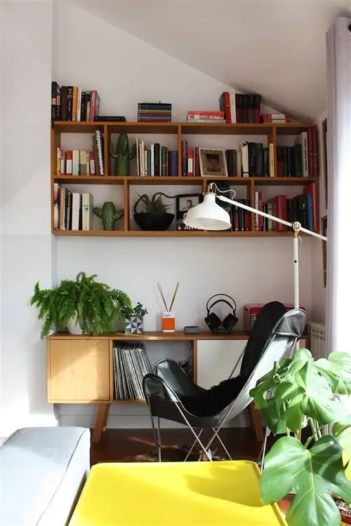 гостиная в скандинавском стиле с креслом-бабочкой