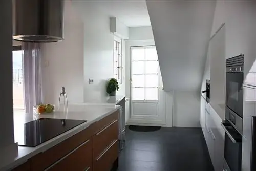 современная белая кухня