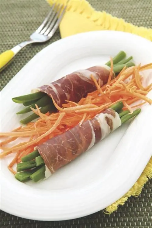 рулетики из ветчины и зеленой фасоли