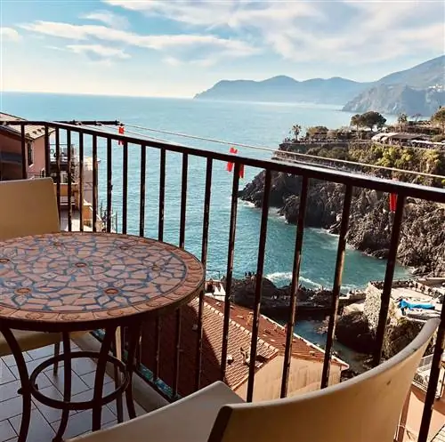 лука кино pixar апартаменты airbnb чинкве-терре италия