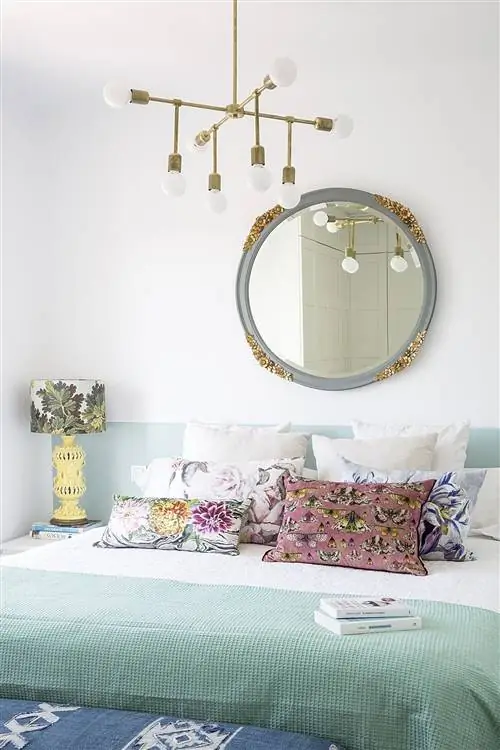 как положить пододеяльник на кровать и одеть с подушками