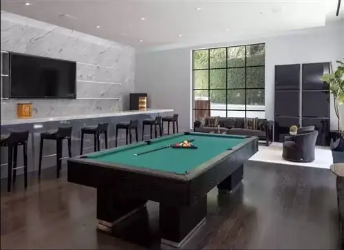 Дженнифер Лопес и Бен Аффлек ищут дом в бильярдном зале Лос-Анджелеса