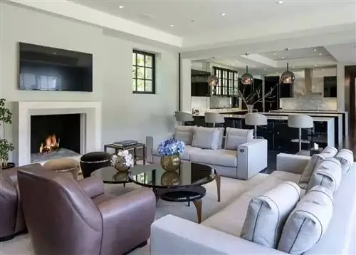 Дженнифер Лопес и Бен Аффлек ищут дом в Лос-Анджелесе с гостиной с камином