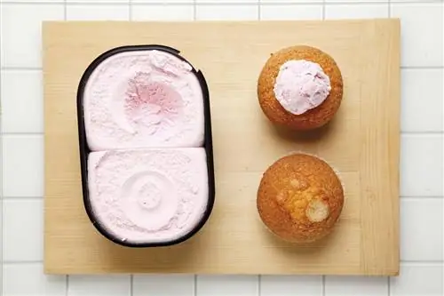 маффины с клубничным мороженым и безе 1