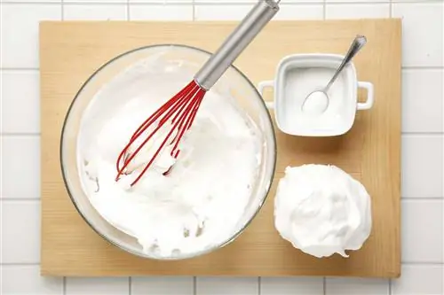 маффины с клубничным мороженым и безе 2