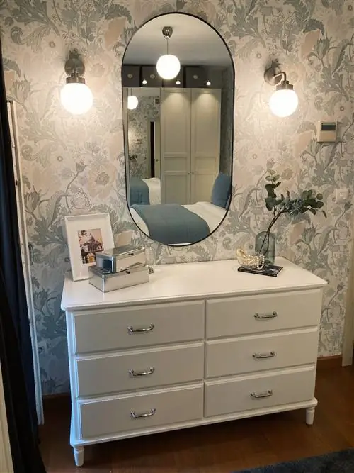 спальня в классическом и романтическом стиле, украшенная мебелью ikea