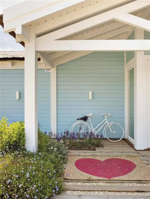 Синий дом с верандой и бассейном в порту, португалия