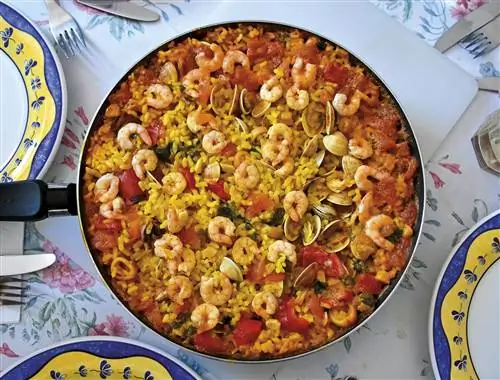 паэлья с моллюсками и креветками