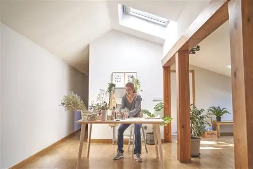 реформа гостиной на чердаке с окнами velux с ремесленной зоной
