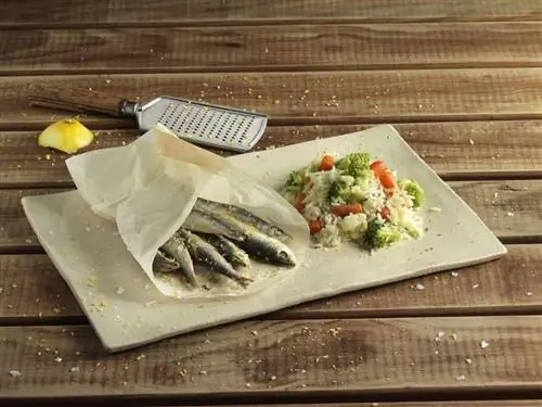 сардины в папильоте с рисом и овощами сардины в папильоте с рисом и овощами