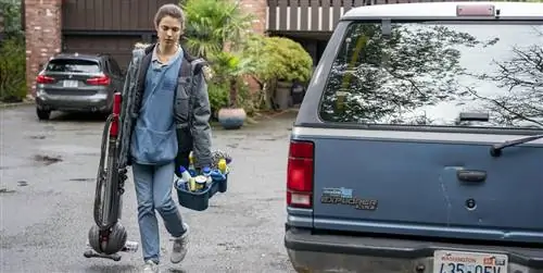 Знаменитый пылесос из сериала The Assistant (Netflix)