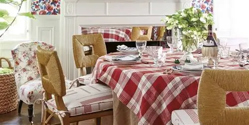 Скопируйте стиль: столовая в алых и золотых тонах