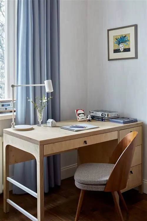 деревянный стол в стиле середины века