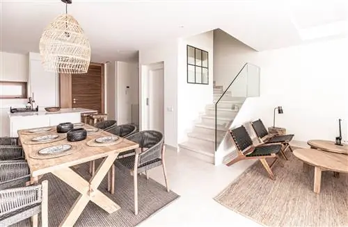 столовая в нейтральных тонах