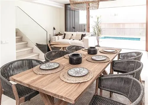 столовая в нейтральных тонах