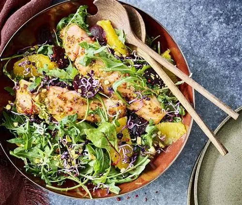 лосось и фруктовый салат