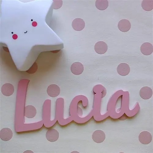 персонализированное украшение стен деревянными именами на амазоне