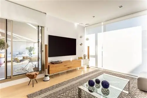 современная гостиная с выходом на террасу