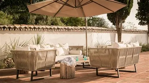 уличные диваны из бежевой веревки