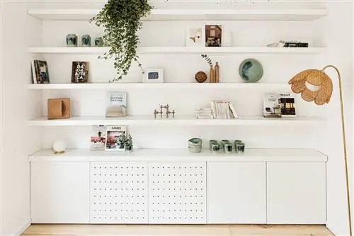 белая книжная полка