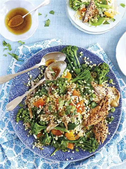 салат из копченой скумбрии и кускуса