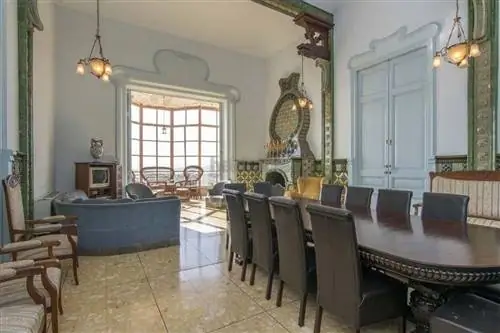 casa de rosalía y rauw alejandro in manresa, модернистский особняк с гостиной с модернистским камином