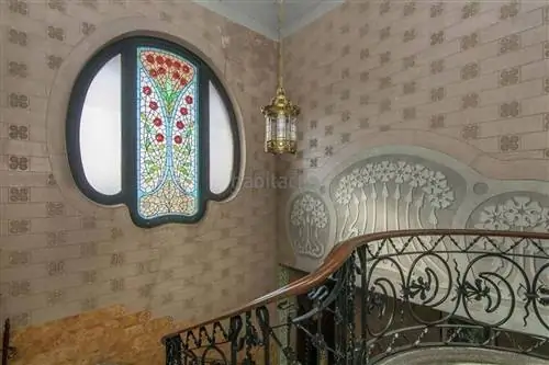 casa de rosalía y rauw alejandro in manresa, модернистский особняк с витражами и молдингами в стиле ноусентиста