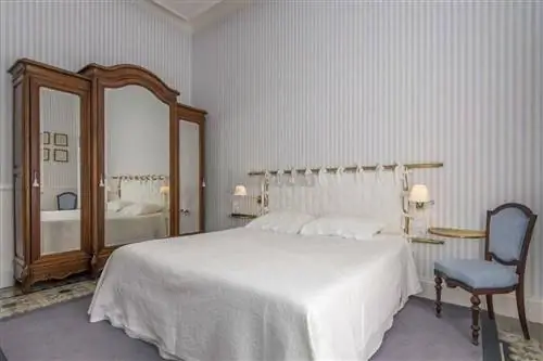 casa de rosalía y rauw alejandro in manresa, модернистский особняк со спальней в стиле ретро