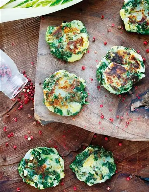 Мангольд, сыр и картофельные оладьи