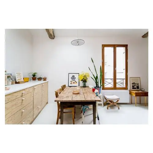Студия 24 м2 в Париже от Biloba Architecture со столовой из натурального дерева Студия 24 м2 в Париже от Biloba Architecture со столовой из натурального дерева