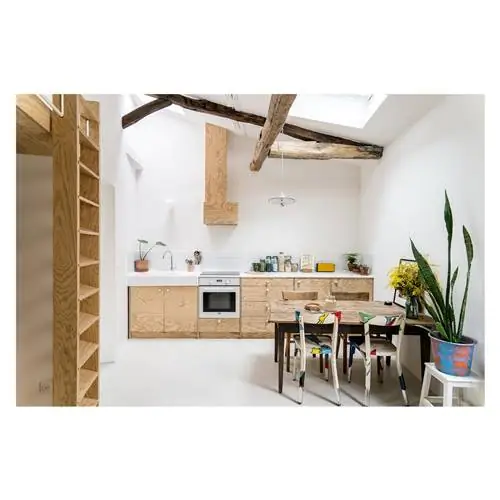 Студия 24м2 в Париже от biloba Architecture, с открытой кухней и столовой Студия 24м2 в Париже от biloba Architecture, с открытой кухней и столовой