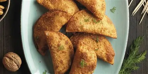 лосось, сыр и клецки с грецкими орехами