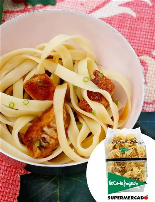 Жареная паста с утиной грудкой