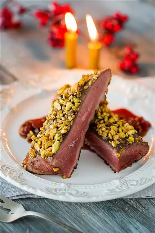 утиная грудка с фисташками