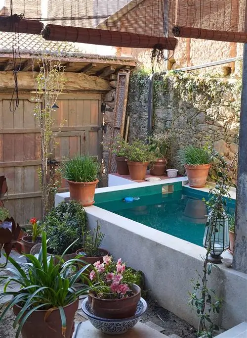 Бутик-отель el agua в мадригал-де-ла-вера, касарес, с бассейном с морской водой