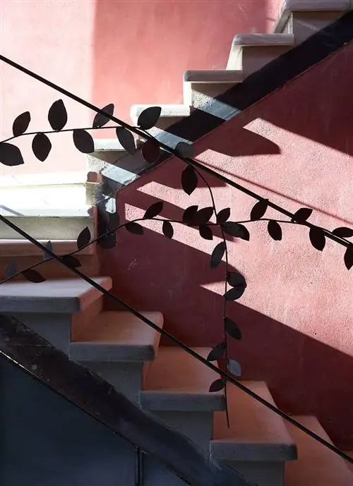 Бутик-отель el agua в мадригал-де-ла-вера, касарес, деталь декоративной лестницы