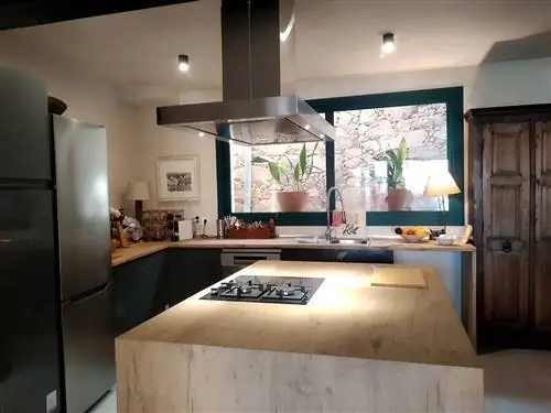 Бутик-отель el agua в мадригал-де-ла-вера, Касерес, есть кухня с островом