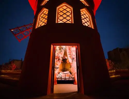 мулен руж на airbnb