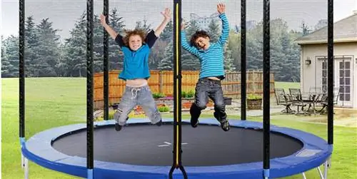 Батуты - это весело и помогает оставаться в форме