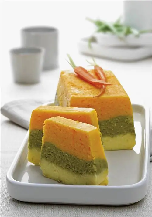 Трехцветный пирог с морковью, шпинатом и картофелем