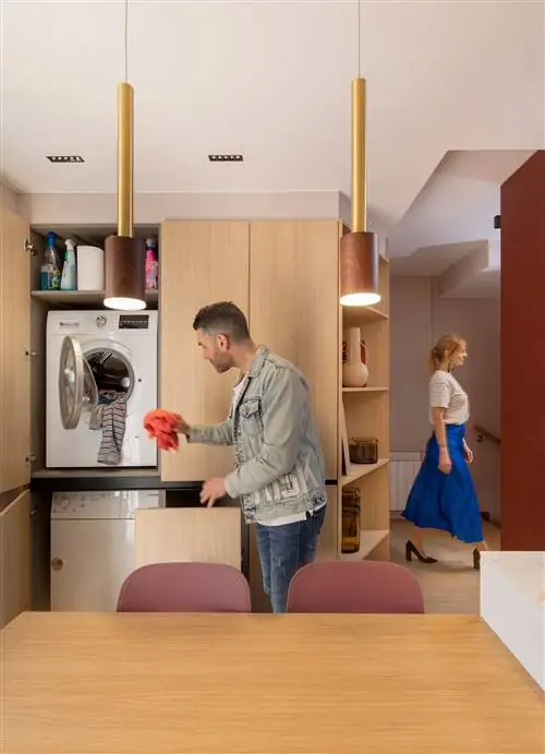 деревянный шкаф с местом для хранения стиральной и сушильной машин