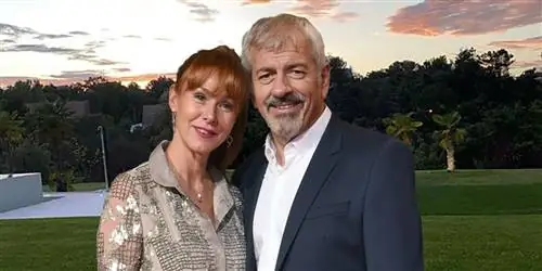 Мы вошли в дом Карлоса Соберы, виллу с бассейном и садом в Мадриде