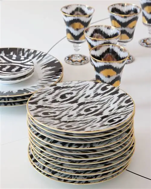 Юджиния Мартинез Ирухо создает посуду с анималистическим принтом для суши